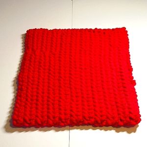 Selling winter hats and cownet.